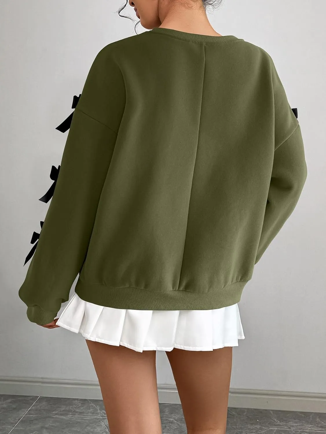 Verdusa Women's 3D Bow Sweatshirt Round Neck Long Sleeve Pullover Tops