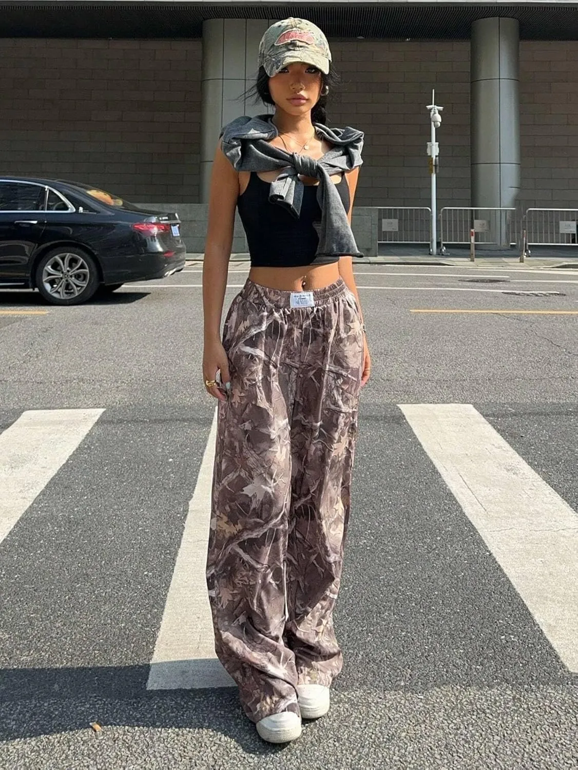 ZAFUL Women's Camo Cargo Pants Y2K Elastic High Waisted Wide Leg Casual Straight Pants Joggers Sweatpants with Patch Detail