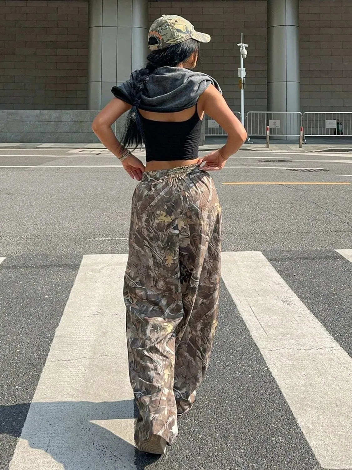 ZAFUL Women's Camo Cargo Pants Y2K Elastic High Waisted Wide Leg Casual Straight Pants Joggers Sweatpants with Patch Detail