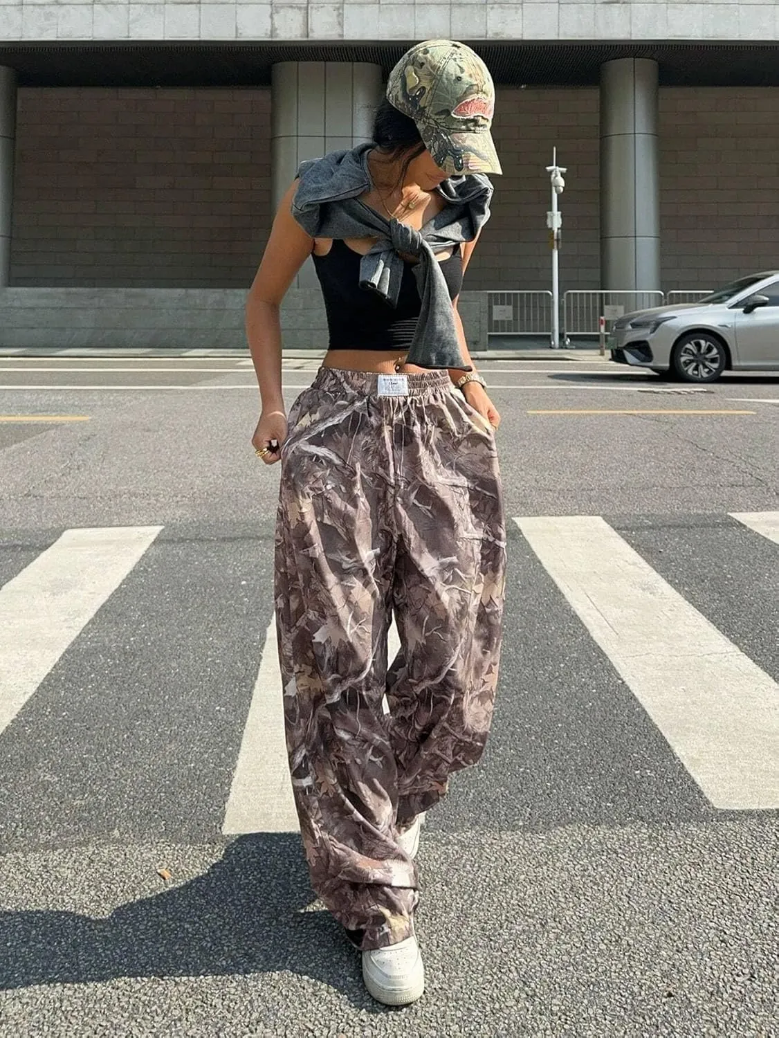 ZAFUL Women's Camo Cargo Pants Y2K Elastic High Waisted Wide Leg Casual Straight Pants Joggers Sweatpants with Patch Detail