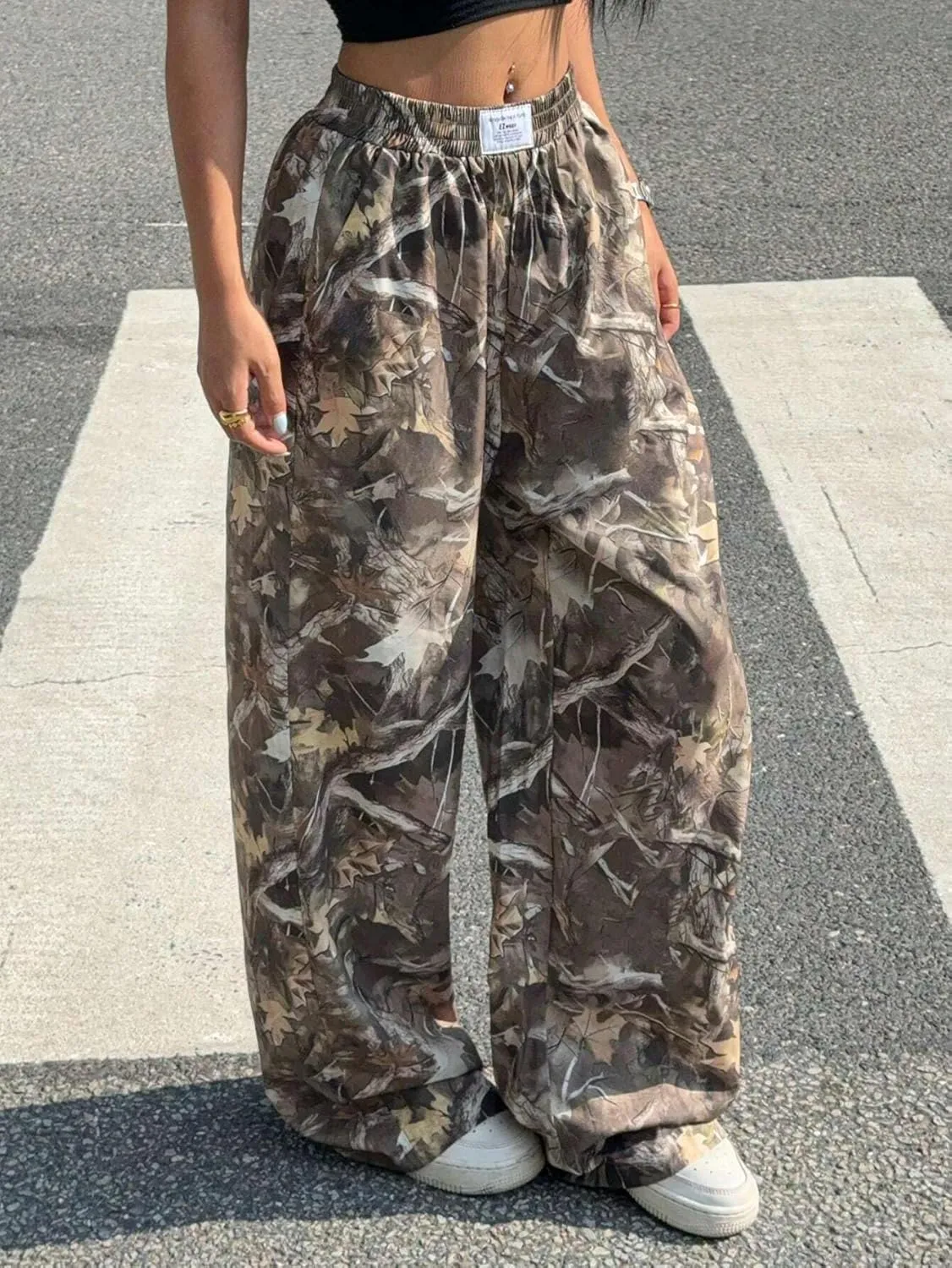 ZAFUL Women's Camo Cargo Pants Y2K Elastic High Waisted Wide Leg Casual Straight Pants Joggers Sweatpants with Patch Detail