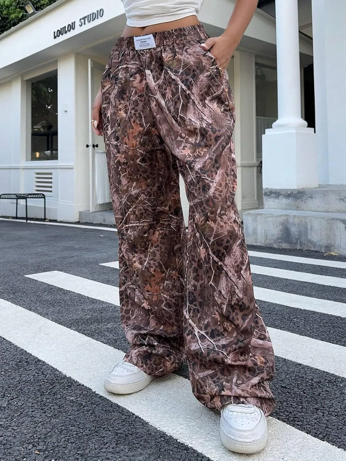 ZAFUL Women's Camo Cargo Pants Y2K Elastic High Waisted Wide Leg Casual Straight Pants Joggers Sweatpants with Patch Detail
