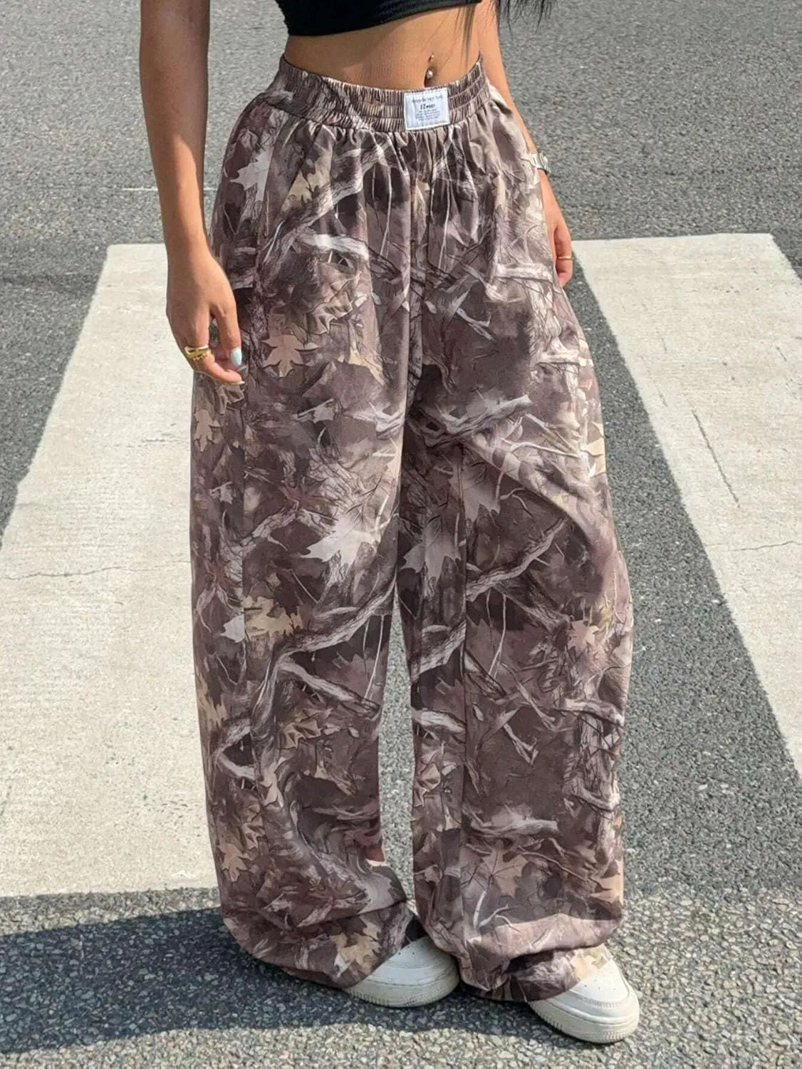 ZAFUL Women's Camo Cargo Pants Y2K Elastic High Waisted Wide Leg Casual Straight Pants Joggers Sweatpants with Patch Detail