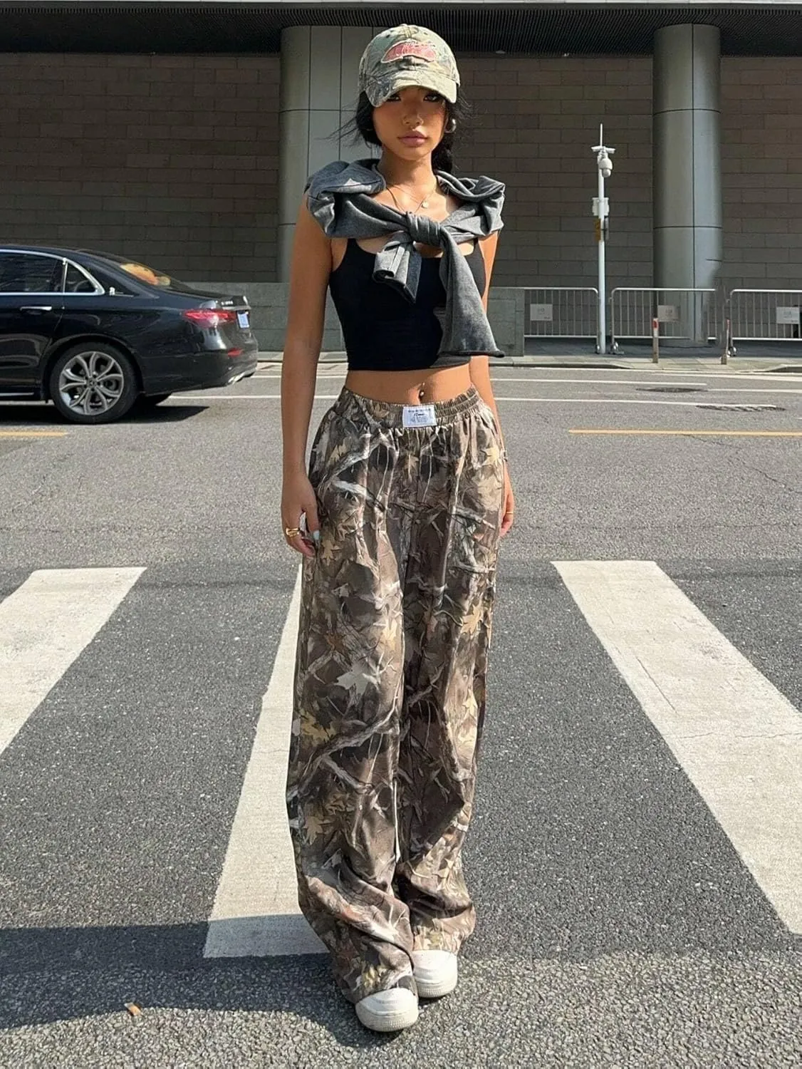 ZAFUL Women's Camo Cargo Pants Y2K Elastic High Waisted Wide Leg Casual Straight Pants Joggers Sweatpants with Patch Detail
