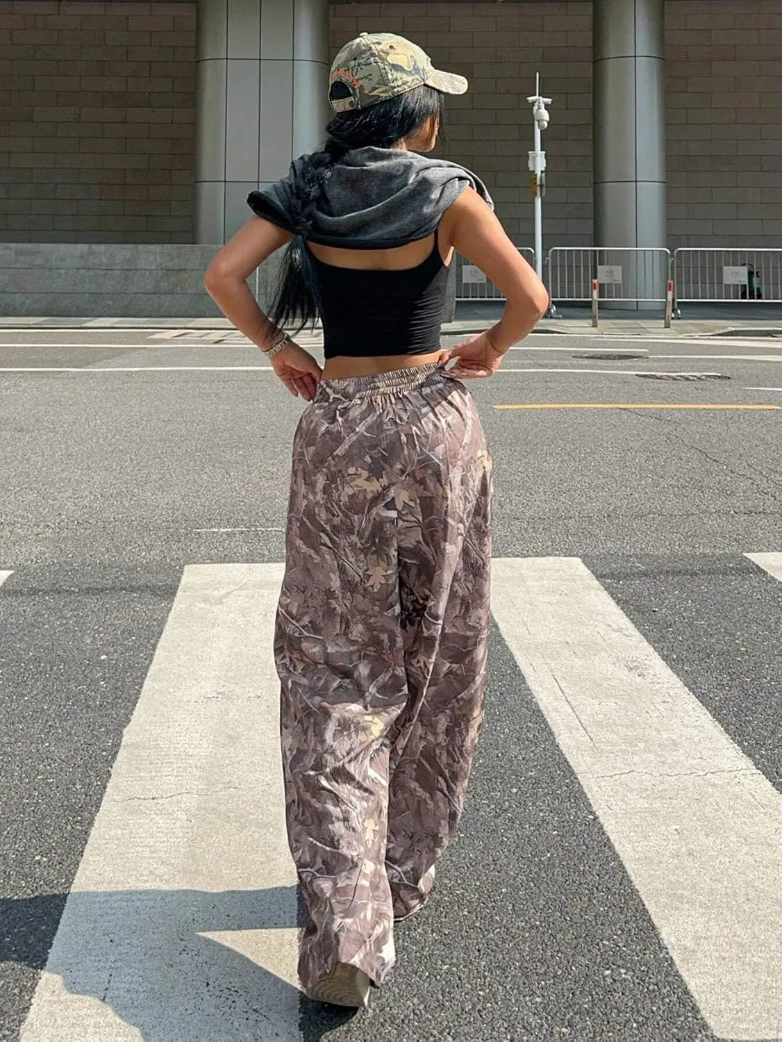 ZAFUL Women's Camo Cargo Pants Y2K Elastic High Waisted Wide Leg Casual Straight Pants Joggers Sweatpants with Patch Detail